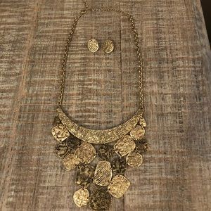Necklace and earrings set NWOT